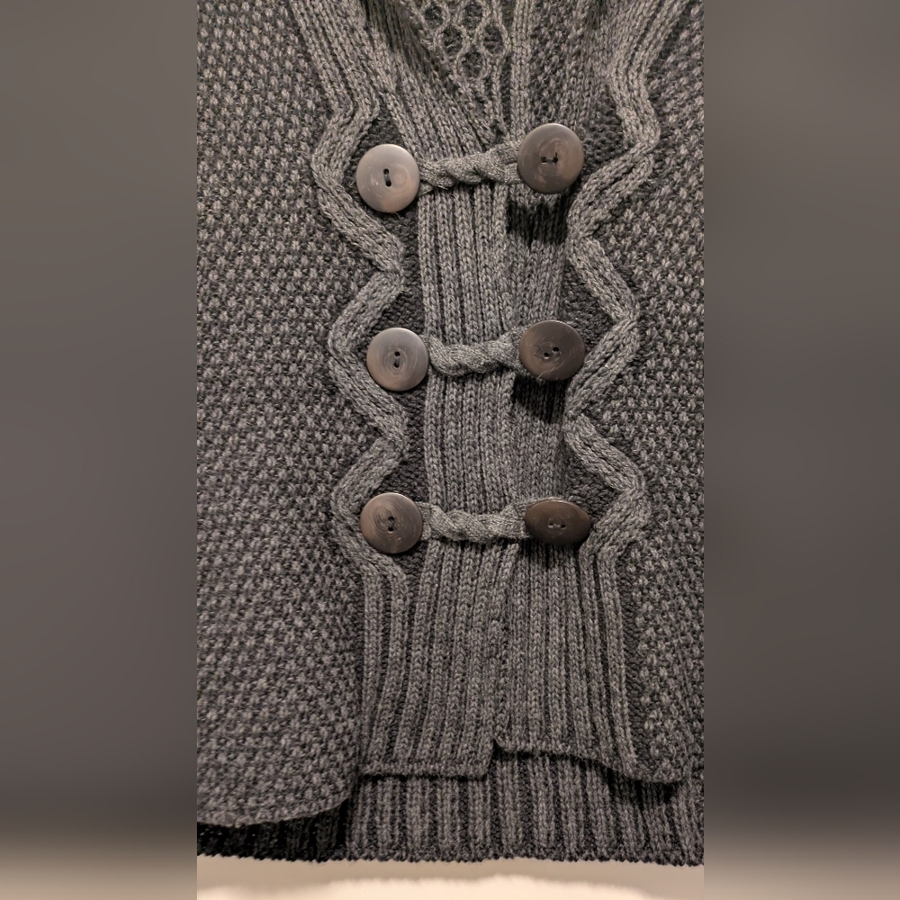 Women's Cable Knit Gray Sweater - Picture 3 of 6